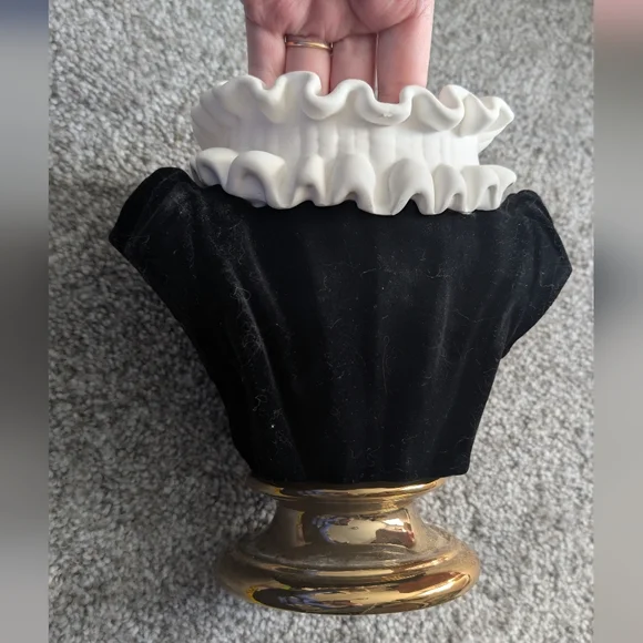 Bath & Body Works 2021 Halloween Bust Candle Holder - Picture 7 of 9